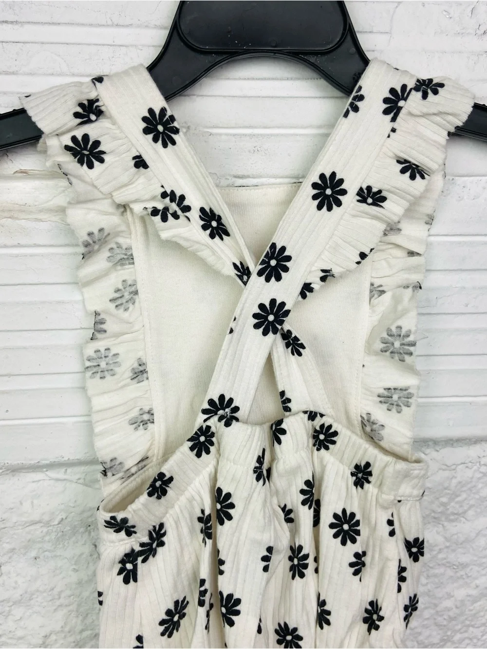 NWOT Cat & Jack White ribbed ruffle Floral Bubble Romper with Black Daisies 3-6M